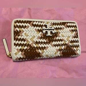 NWOT Tory Burch Woven Britten Wallet